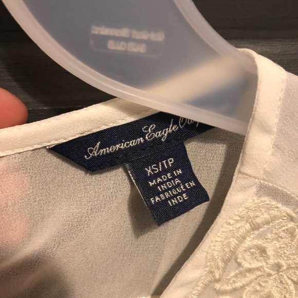 Floral embroidered pleated American Eagle Top - Picture 2 of 2